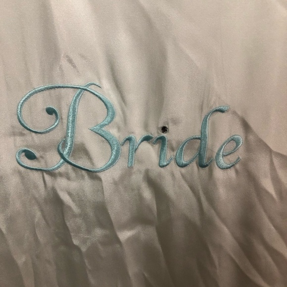APT Bride Robe - Picture 3 of 4